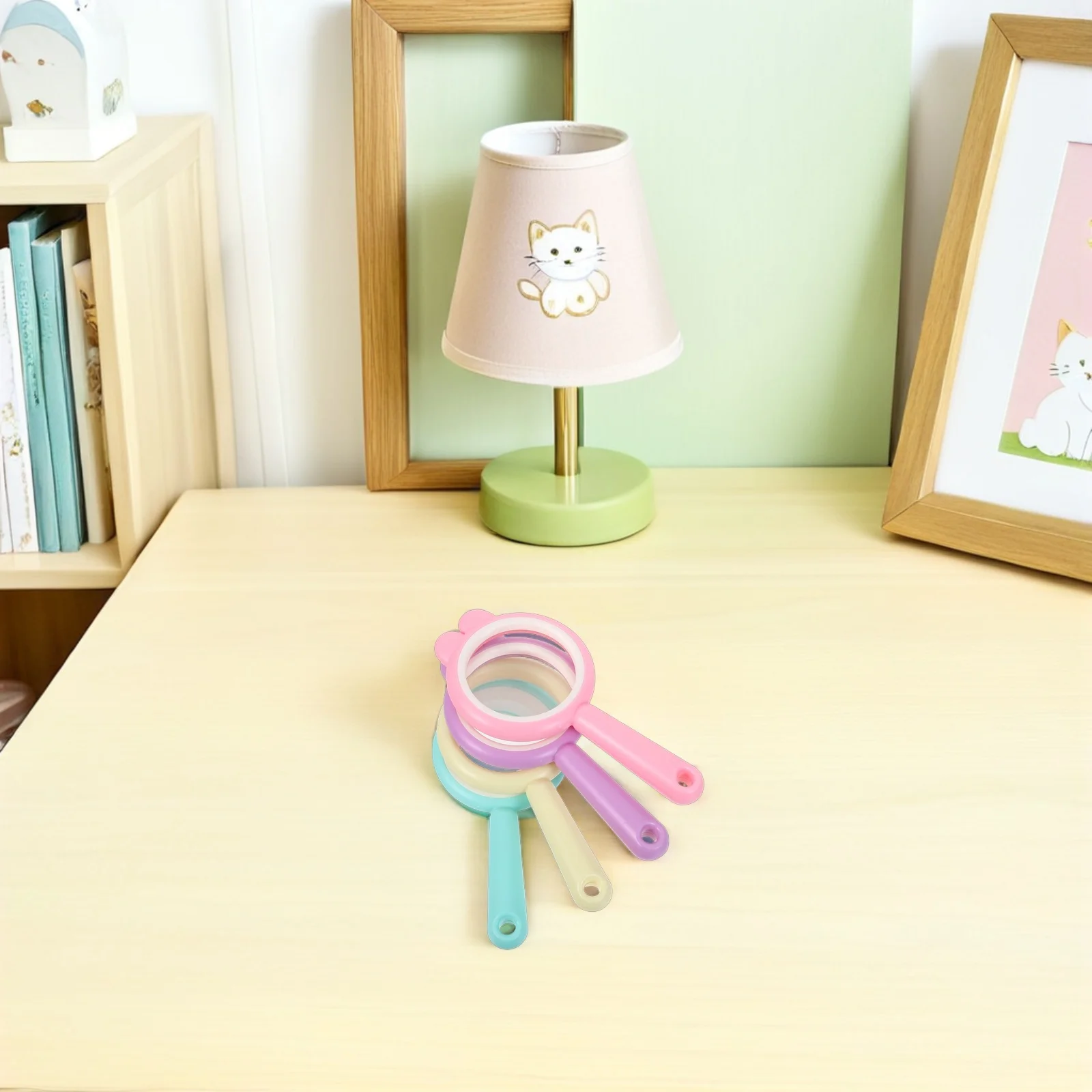 

Lightweight 5x 80mm Handheld Magnifying Glass Crystal Clear Lens for Reading Jewelry Inspection Portable Foldable