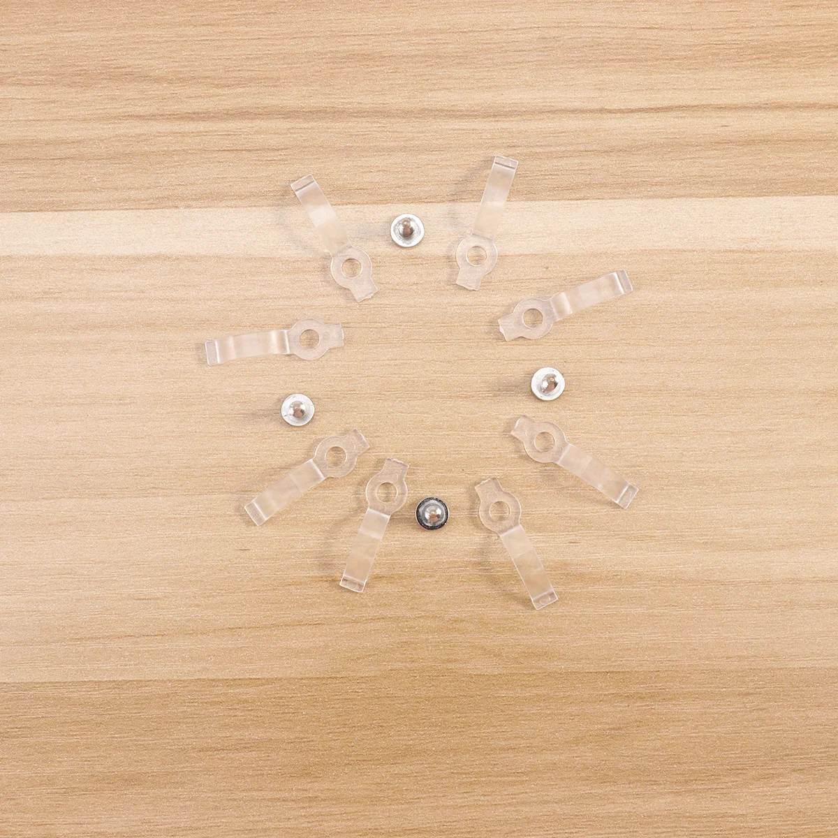 

200Pcs LED Strip Light Transparent Fixing Clips and Screws Plastic Retaining Clip Mounting Brackets for Cabinet Wardrobe