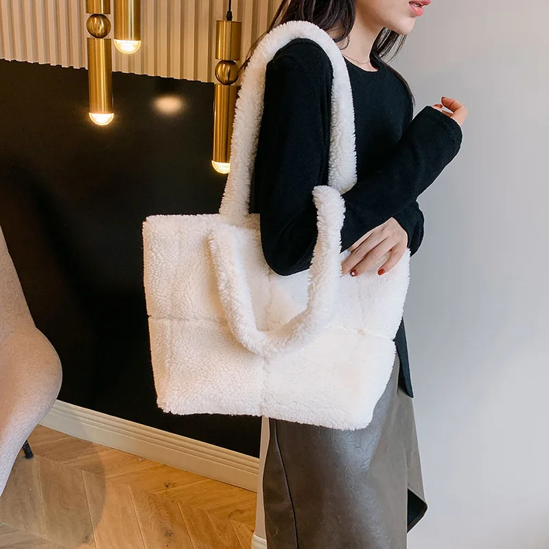 Сумка Женская 2023 Тренд Winter Warm Lamb Fleece Texture Shoulder Bag Soft Fur Bag Designer Bag Large Capacity Tote For Women
