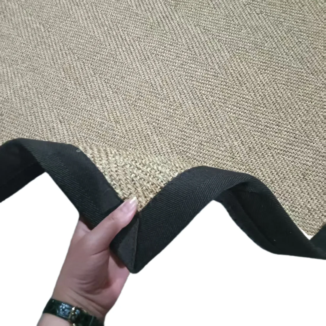 

Fishbone Pattern Natural Sisal Carpet Wear-Resistant Tea Room Floor Mat Easy-to-Maintain Four Season Anti-Slip Carpet for Living