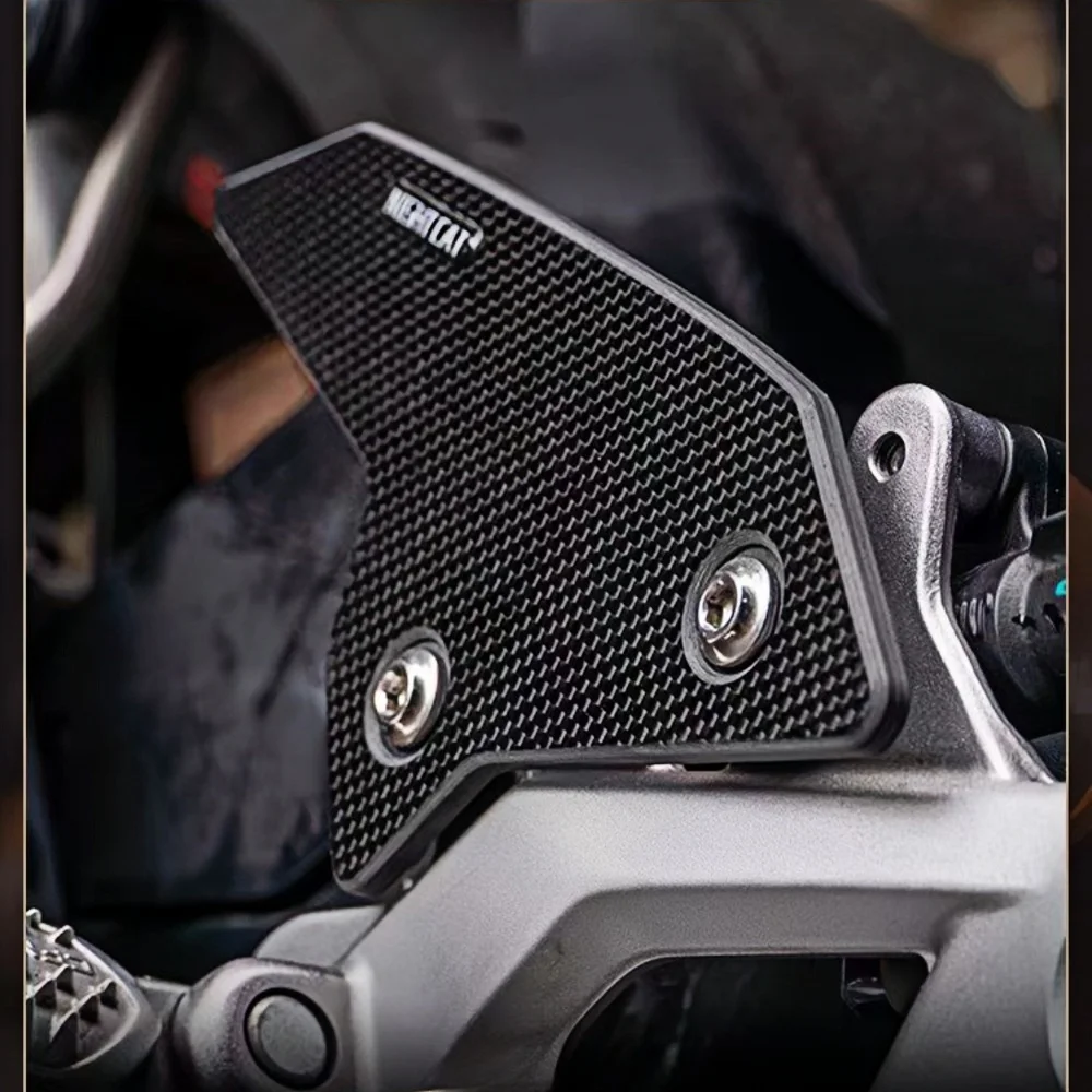 مناسبة لملحقات حماية مقاومة للخدش ومقاومة للخدش للدراجة النارية CFMOTO 450SR من ألياف الكربون