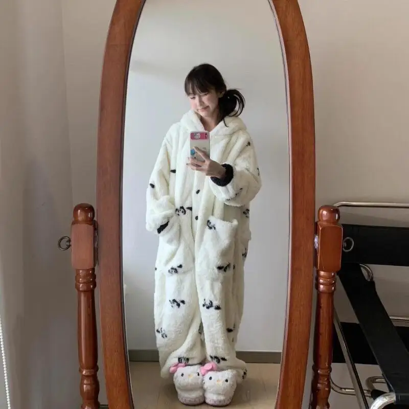 Panda Cartoon Pigiama intero per le donne Inverno Flanella Carino Allentato Soffice Tutina Pigiama Pigiama Femmes Morbido Peluche Indumenti da notte