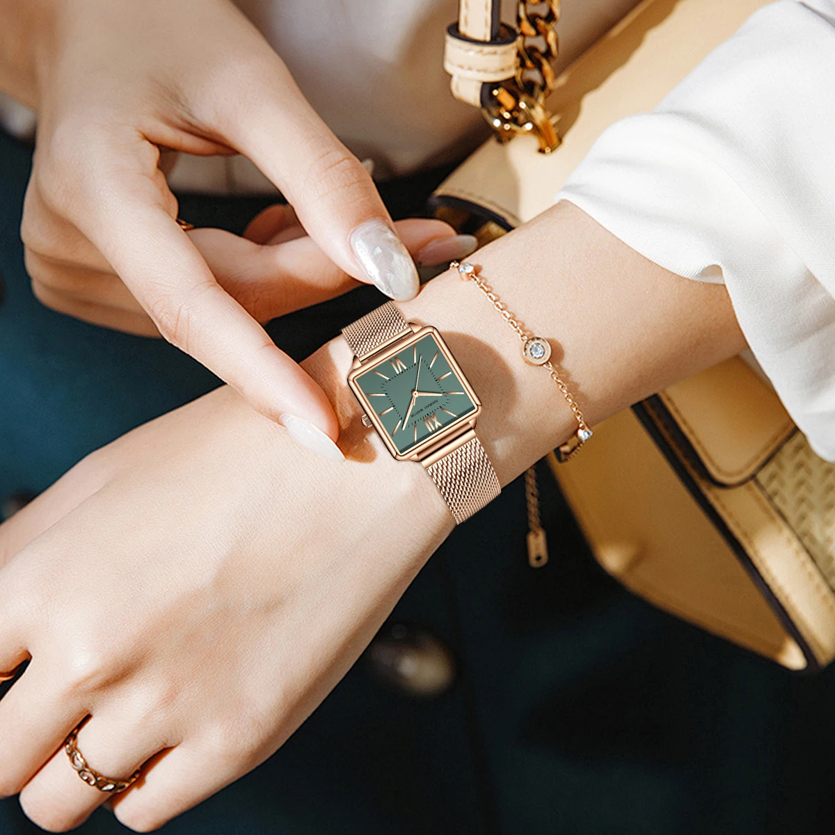 Reloj clásico Hannah Martin para mujer, cinturón cuadrado de malla de acero inoxidable a la moda con movimiento de cuarzo japonés, reloj de regalo para mujer