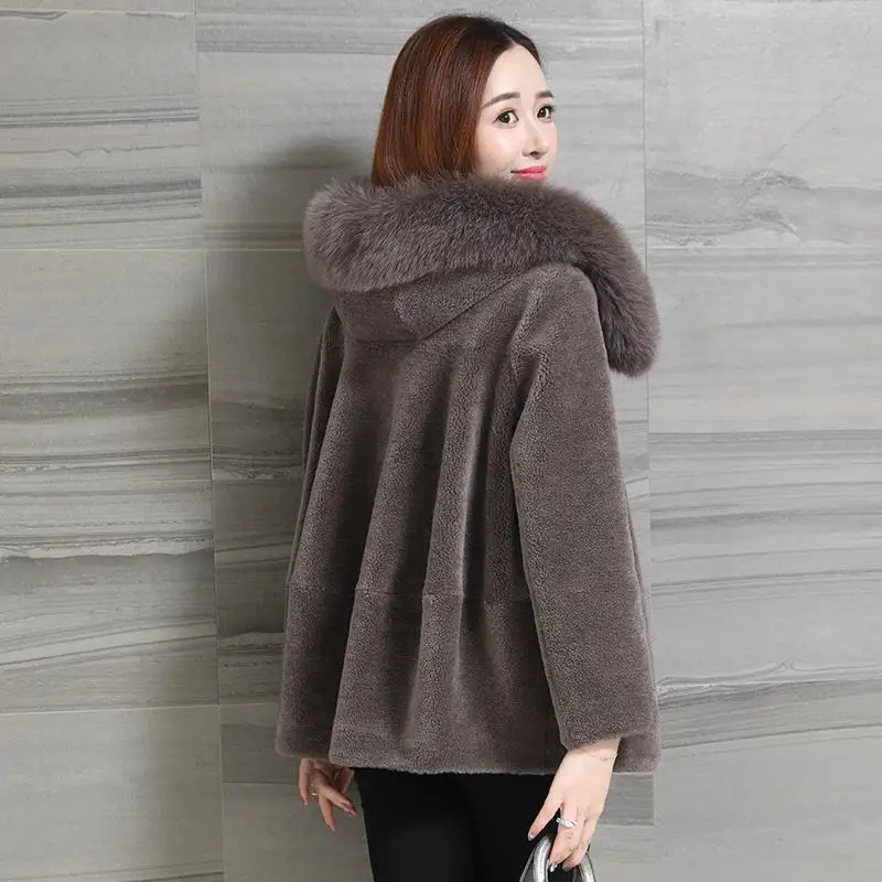 

2023 New Women Winter Sheep Shearing Coats Female Real Fox Fur Hooded Overcoats Ladies Short Genuine Wool Fur Jackets A455