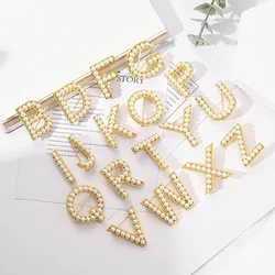 A-Z 26 English Letter Pearl Brooches Girls Lapel Pins Female Corsage Luxury Jewelry Accessories for Women Gifts