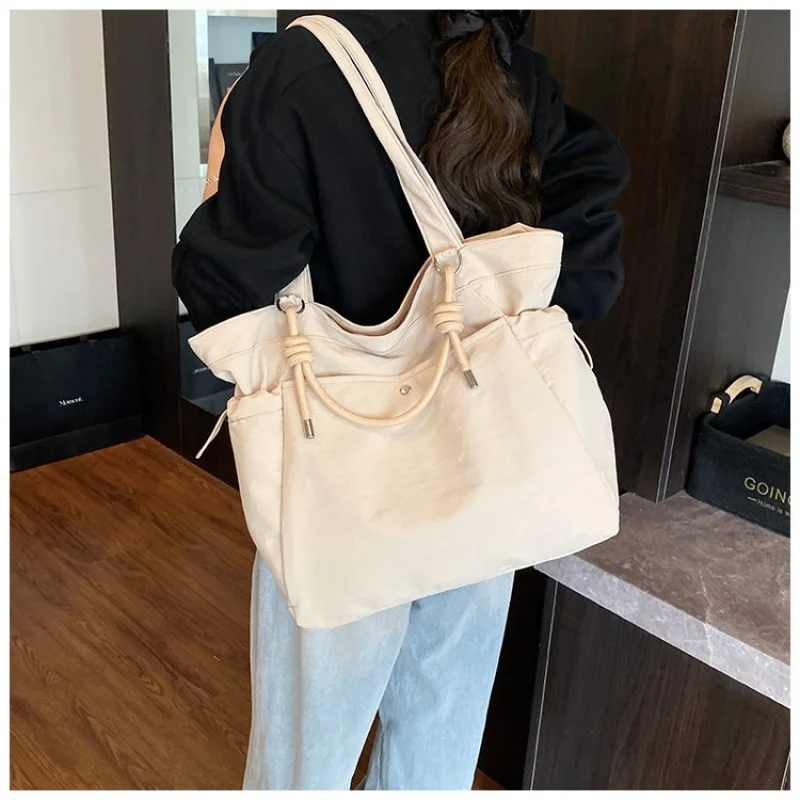 

Elegant Messenger Bag In Leather For Ladies, Crossbody Function, Women's Handbag By Luxury Brand, Popular Classic