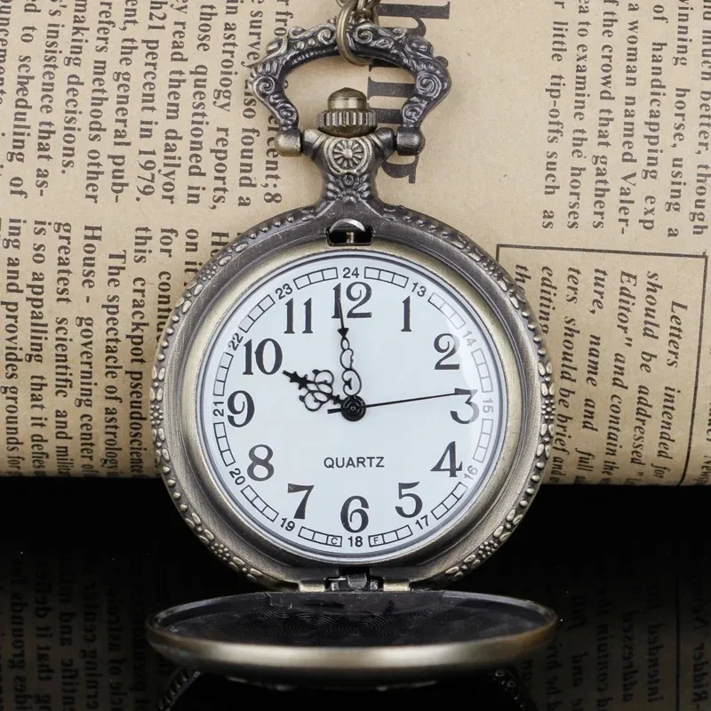 물에서 뛰어나는 베이스의 회중 시계 Steampunk 목걸이 디지털 펜던트 시계 패션 조각 여성 남성 선물