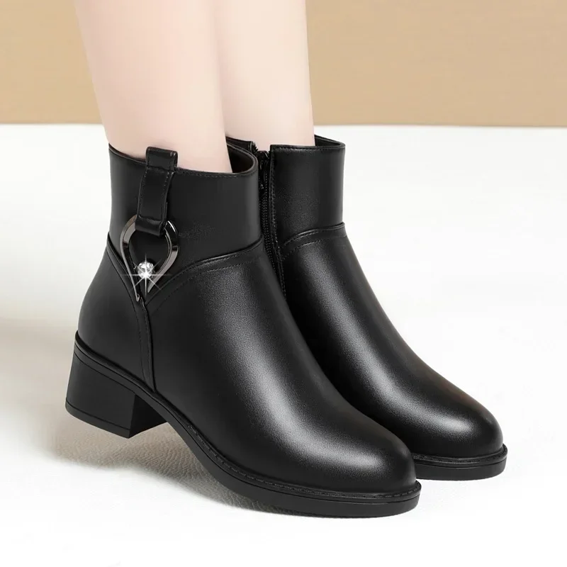 5cm elegante moda med sapatos de salto quadrado botas de couro macio inverno 2025 todos os jogos preto quente botas de tornozelo de pele curta para escritório