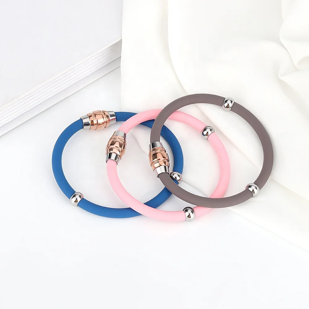 Bracciale antistatico in gomma siliconica in acciaio inossidabile di nuovo stile Bracciale energetico agli ioni negativi con magnete wireless per uomo e donna