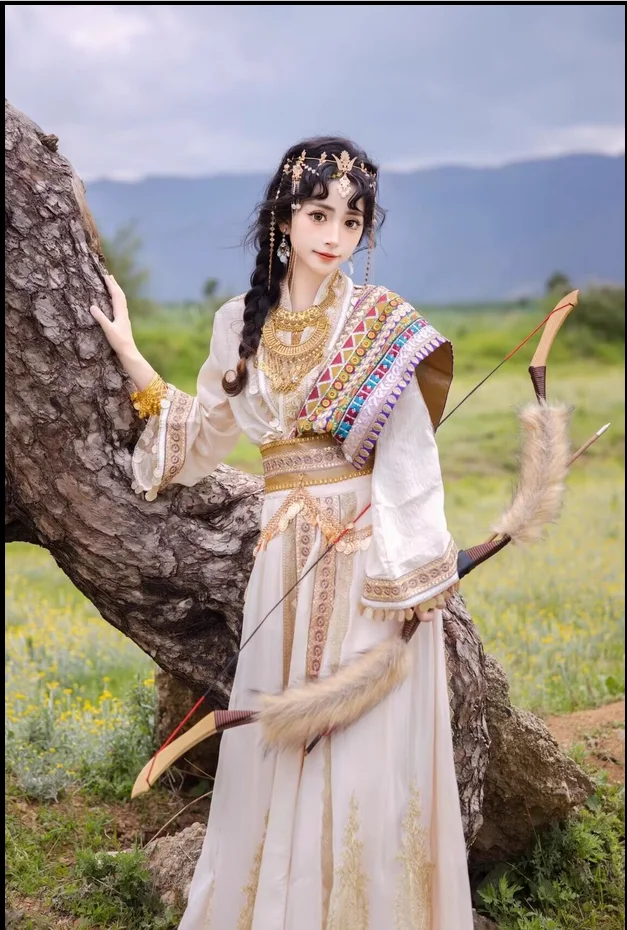 

Daiqisi Heavy Industry Embroidery Loulan Princess Stage costume Exotic Scenery Photography