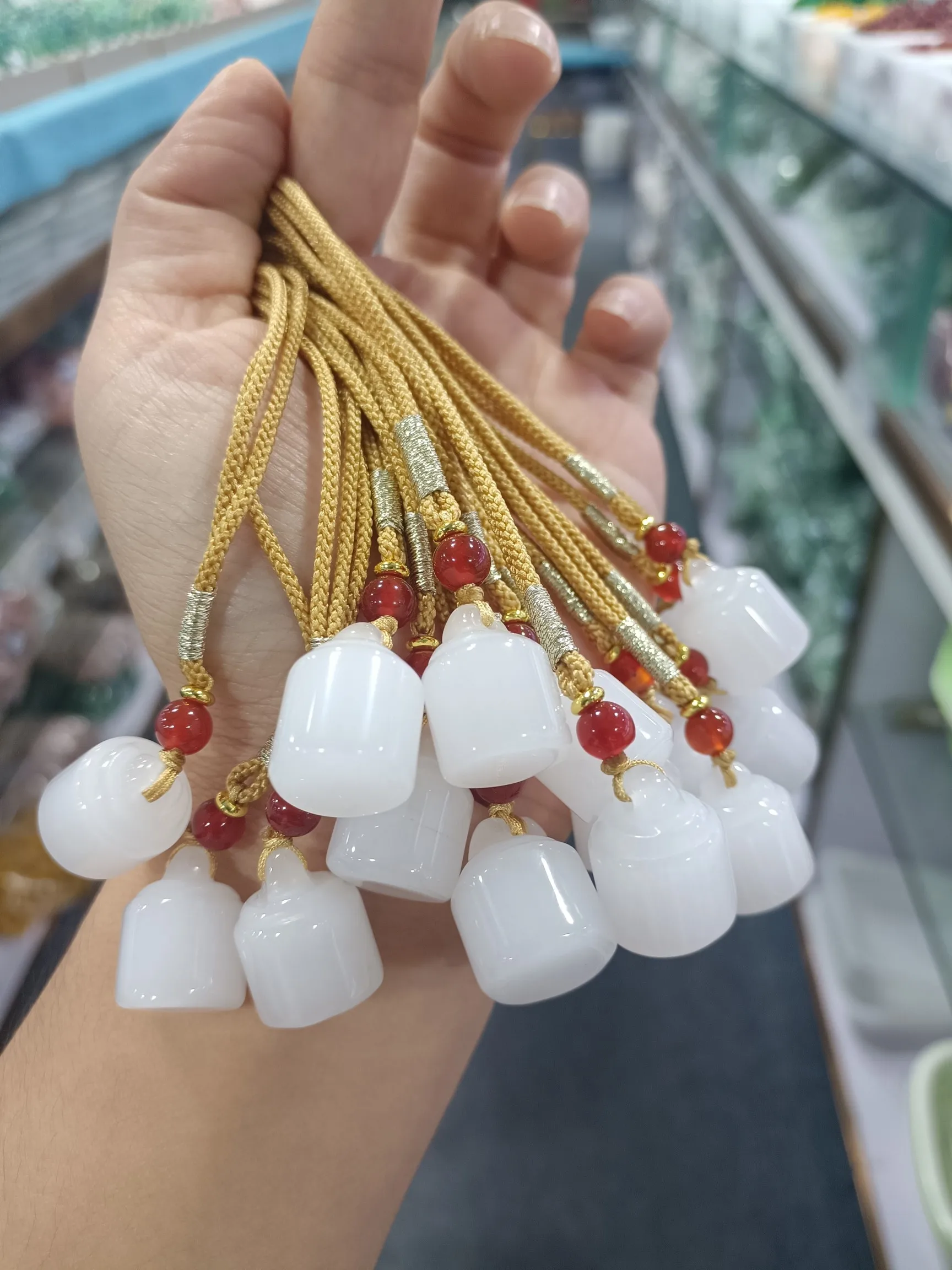 

The fine golden thread jade symbolizes satisfaction and a smooth life. It is a perfect gift for family and friends