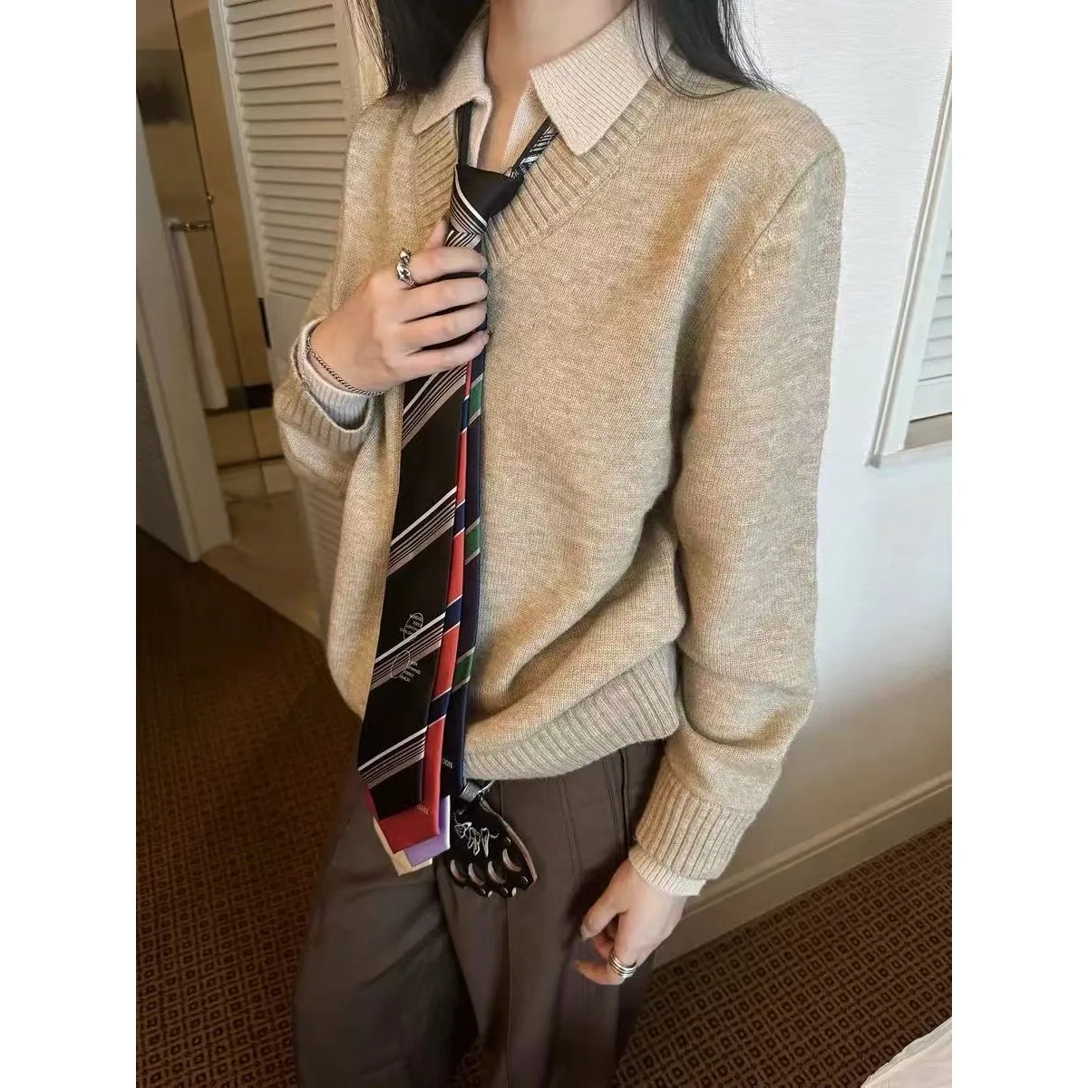 

Мужской вязаный свитер оверсайз с V-образным вырезом в стиле ретро, повседневная верхняя одежда для зимнего сезона, из полиэфирного волокна, с длинными рукавами, с круглым вырезом, толстовка