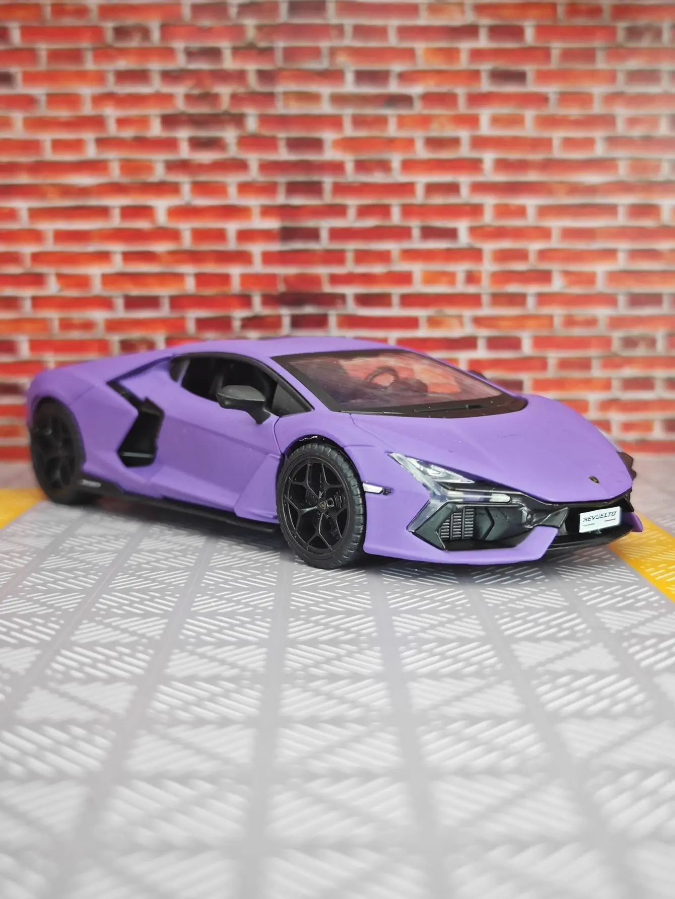 1:32 simulation Lamborghini alloy car model with doors and trunk that can be opened, sound and light feedback, supercar car view 6
