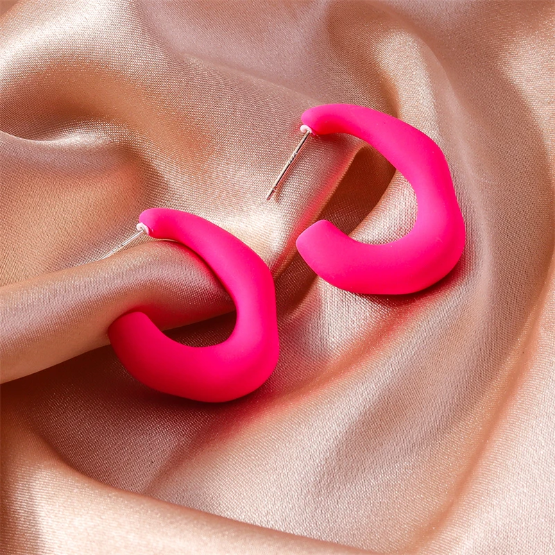 Modische 2,5 cm große runde Creolen für Damen, in Bonbonfarben, aus Acryl, als Schmuck für Partys und Festivals, ideal als Geschenk für Mädchen. – Detail 5