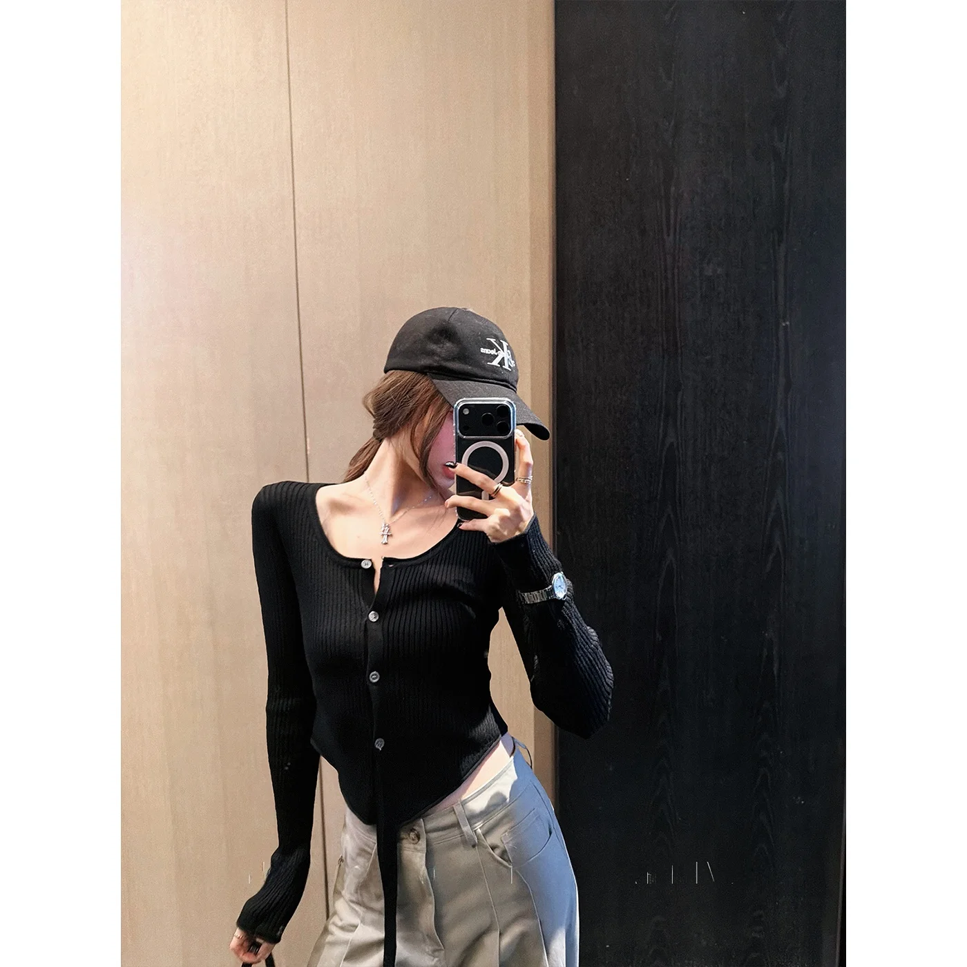 

Black U-Neck Knitted Slim Fit Short Cardigan Women's Fashion Casual Wearable Spring Season Long Sleeve Button Detail Cardigan