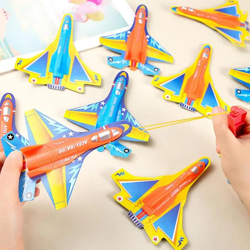 Jogando brinquedos do avião com alça de lançamento, aeronaves voadoras, presentes de aniversário para meninos e meninas, esportes ao ar livre