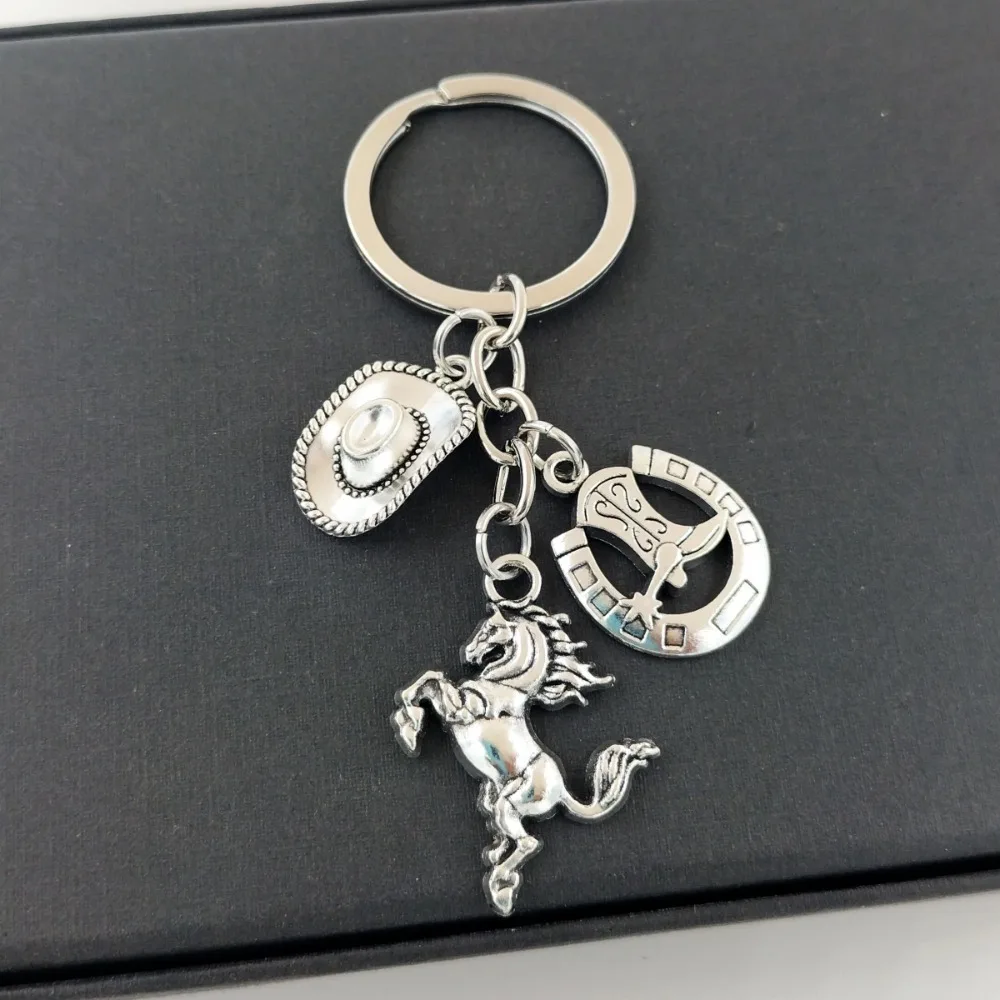 

Vintage Horse Figure Key Chain Keychain Racing Horse Metal Keyring Personalized Car Key Rings Car Interior Decor Men Gifts