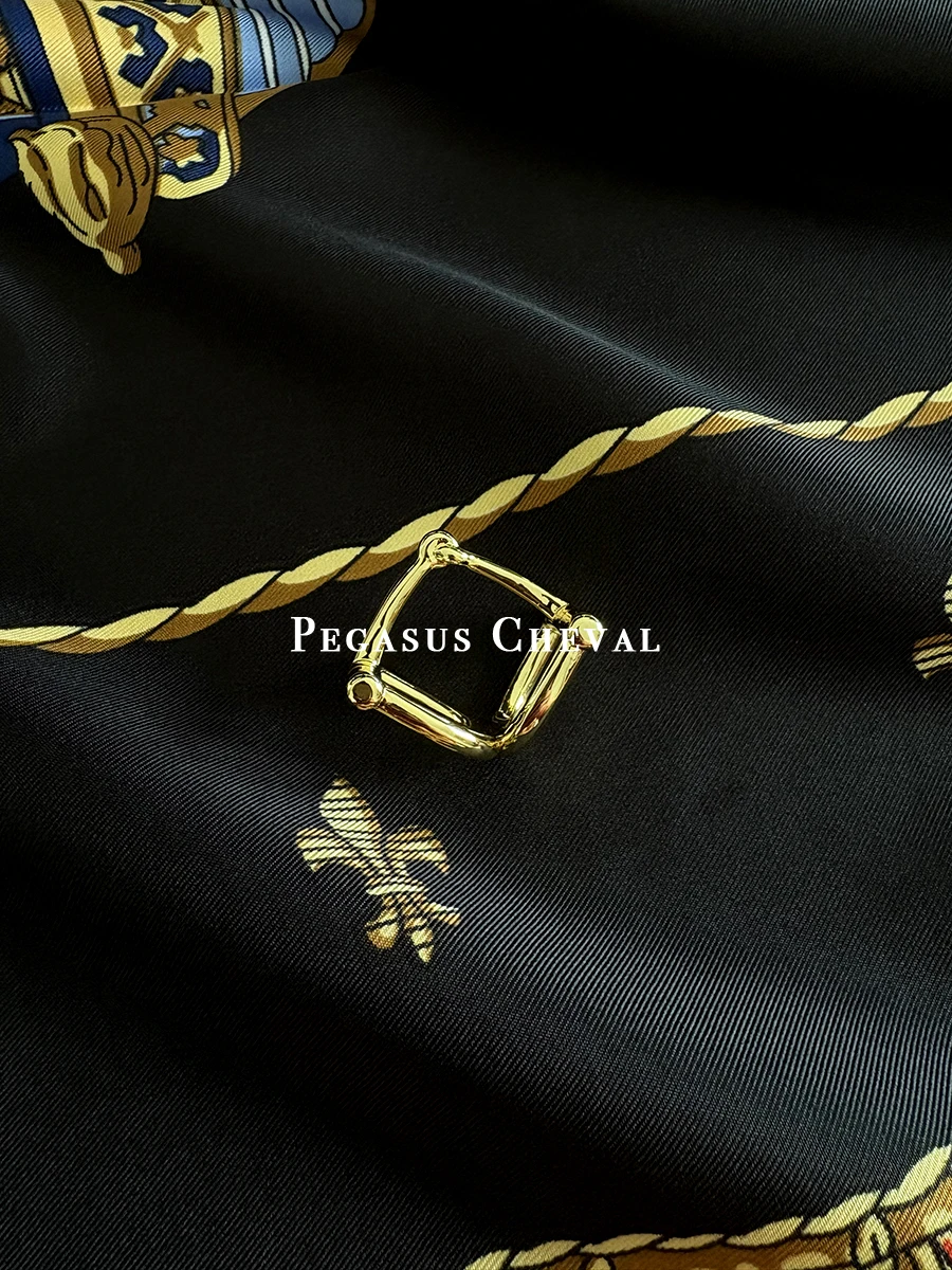 

Luxury Designer Scarf Ring Women Scarves Buckle 90 110CM Shawls Button Bandanas Holder Brooch Fashion Style Accessories Gift