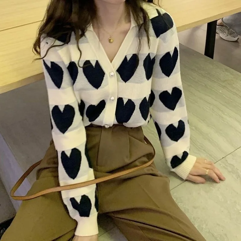 Vintage หลวม Love V คอถักเสื้อสเวตเตอร์ถักผู้หญิงฤดูใบไม้ร่วงหวานปุ่มเสื้อแขนยาวแฟชั่น All-match เสื้อถัก Tops