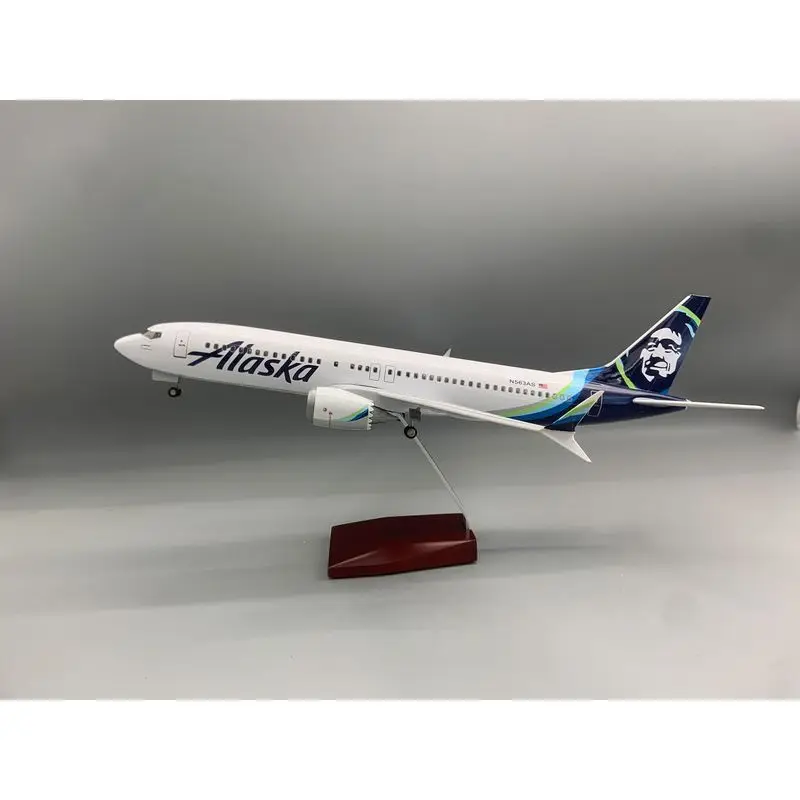 

47cm 737 Alaska Airlines Model Plane with LED Lights & Rolling Wheels, Static Simulation Aircraft for Collection