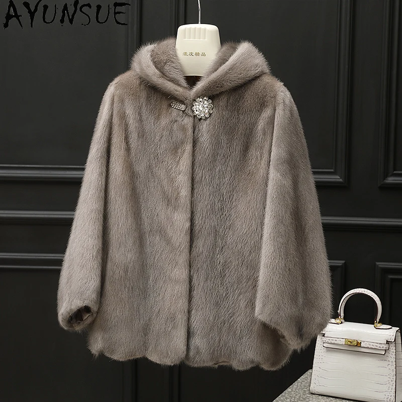 معاطف شتوية من AYUNSUE للنساء معاطف من الفرو الطبيعي وصلت حديثًا ملابس خارجية قصيرة بقلنسوة على الطراز الكوري للمرأة Fourrure #1
