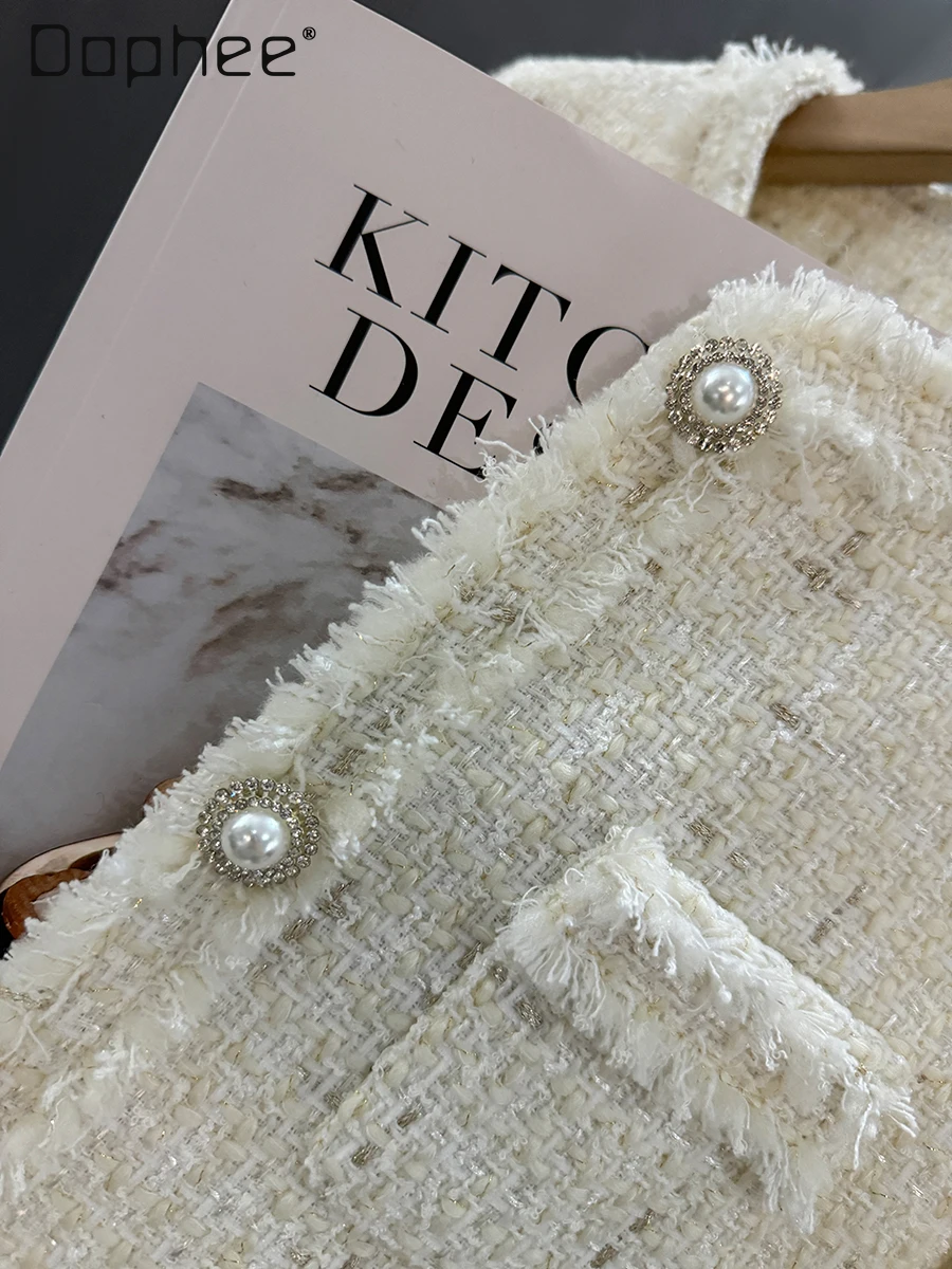 Cappotto corto in tweed da socialite di lusso leggero bianco sporco per donna Cappotto invernale allentato monopetto con nappa moda elegante girocollo