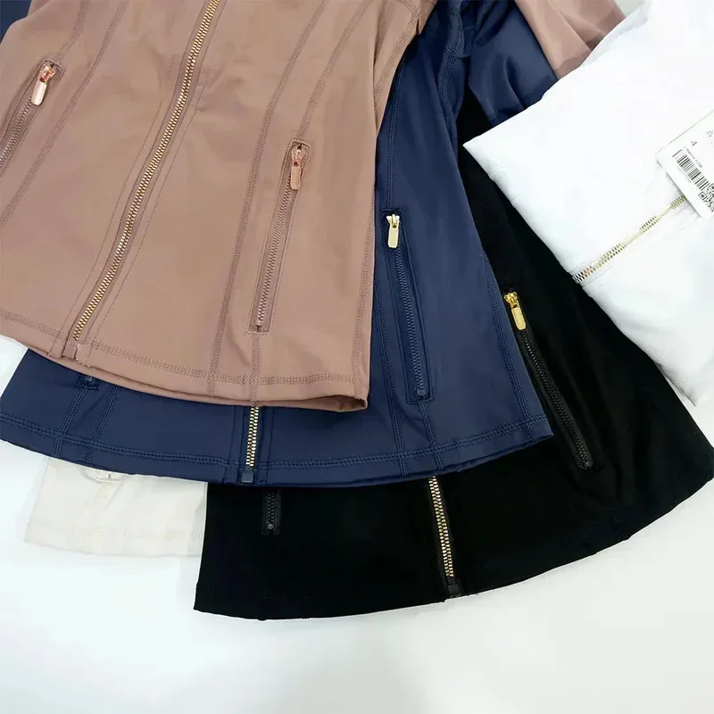 Рисунок 4 - Утягивающая куртка на молнии с воротником для йоги