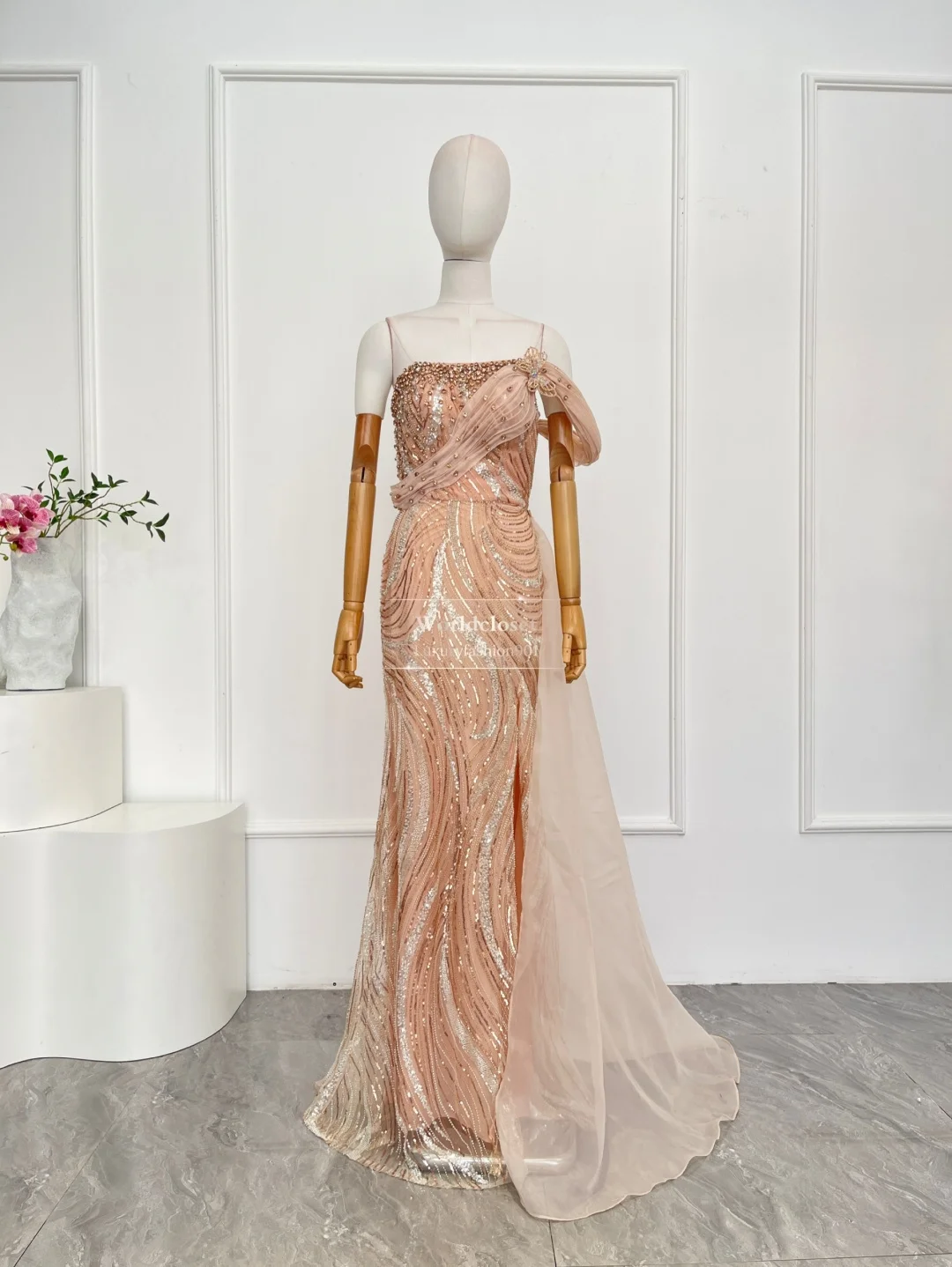 Abiti lunghi a tubo senza schienale con perline e paillettes rosa polvere per la festa 2025 Nuovo design