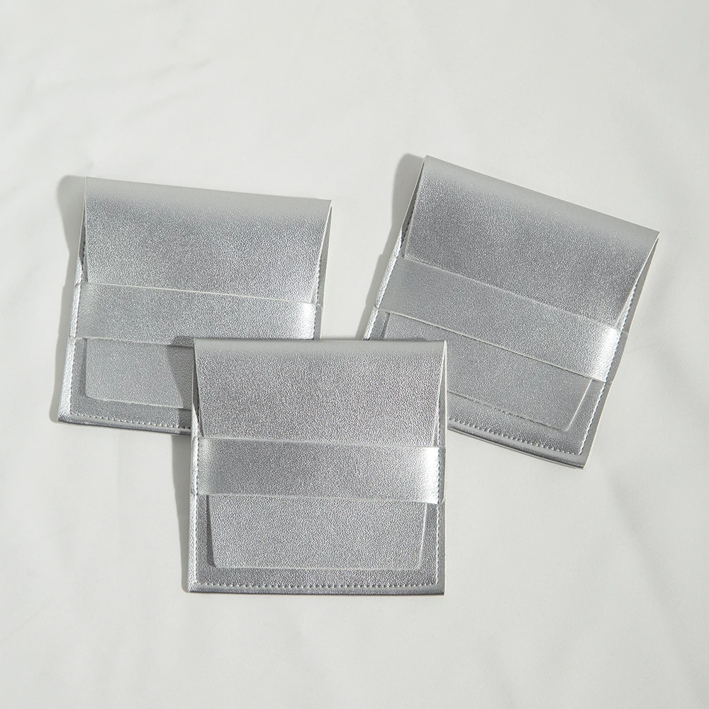 Personalisierte 8x8cm Silberne PU-Leder Schmuckverpackungsbeutel Kleine Ring-Ohrringe-Halsketten Hochzeits-Gastgeschenk-Tasche Organizer – Detail 7