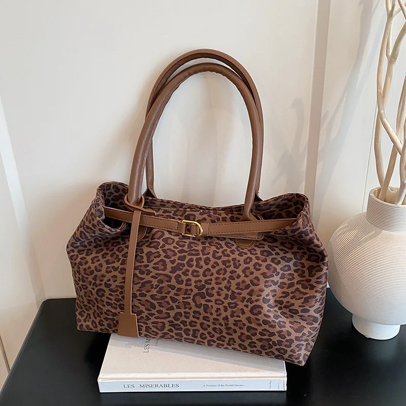 

Модные сумки на плечо с леопардовым принтом для женщин, новые сумки на плечо большой вместимости с магнитной застежкой, модные нишевые сумки для подмышек