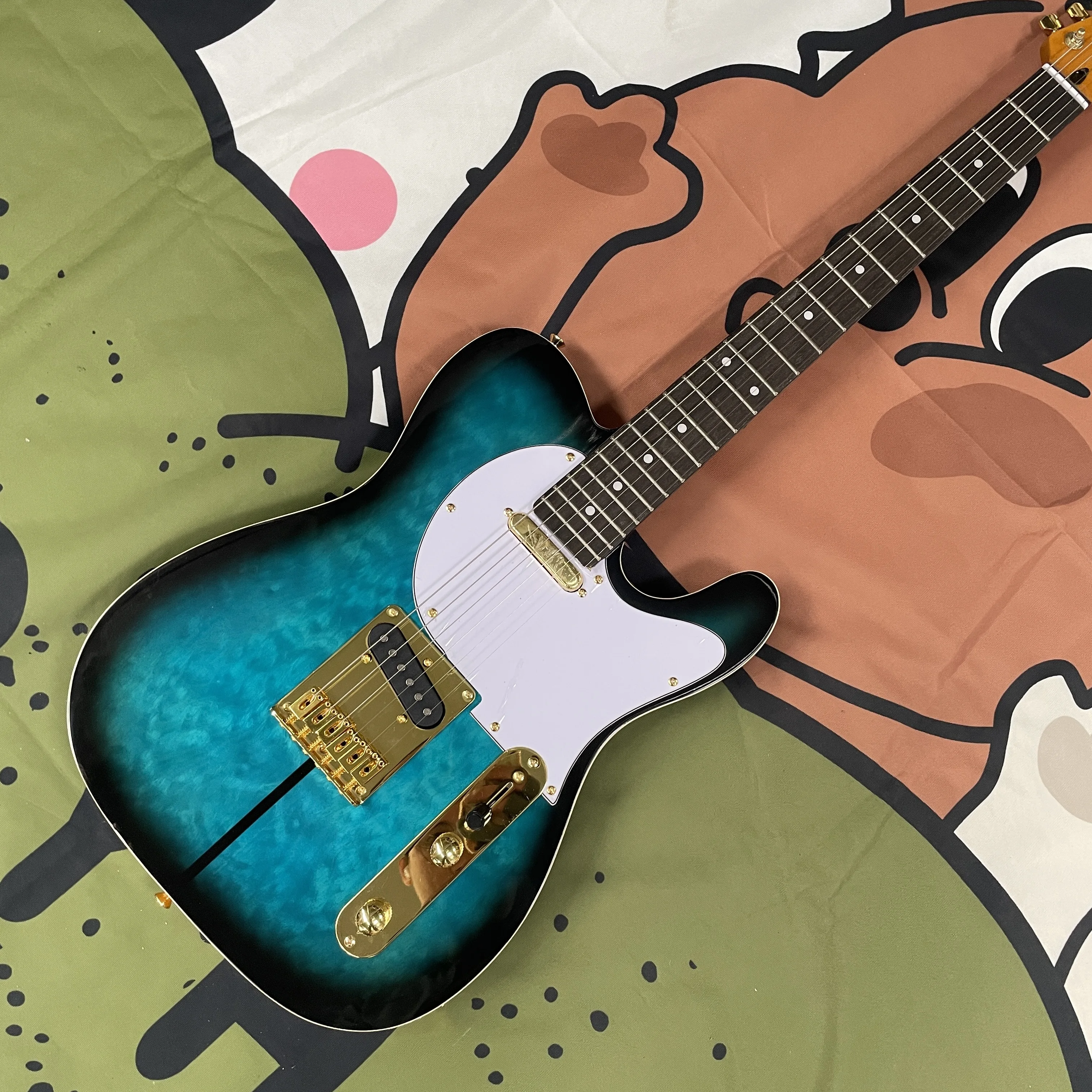 

6-струнная электрогитара с сине-черным градиентным покрытием, однокатушечный звукосниматель с теплым и мягким звучанием, белая накладка на гриф.