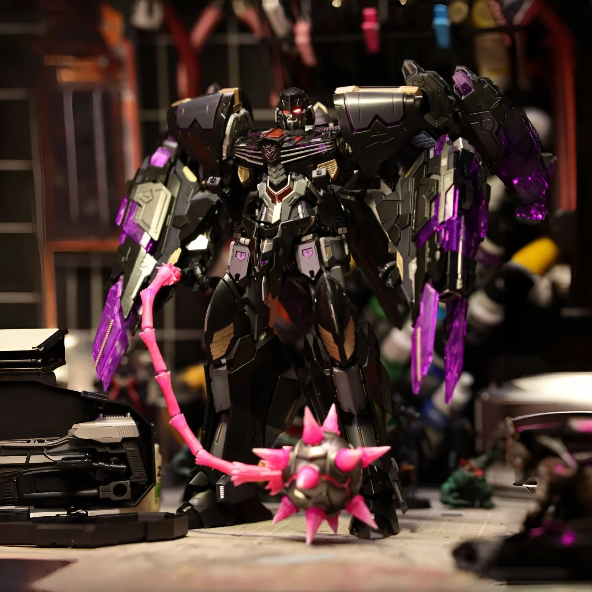 

В наличии: Гигантские модели-трансформеры Мегатрон Iron Machine IDW, сборный набор, фигурка с подсветкой, игрушки из ABS-пластика