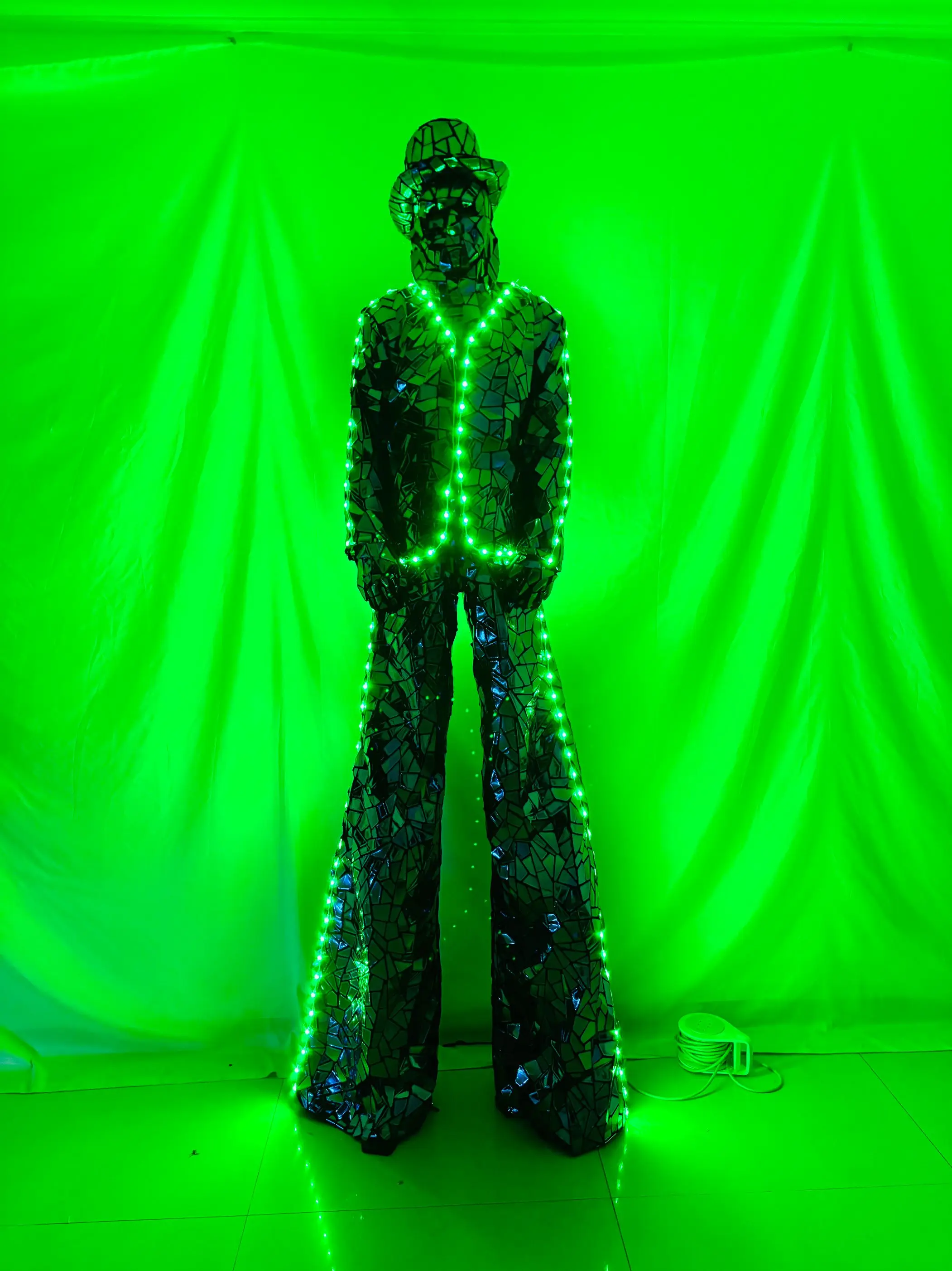 New Full Color fault Mirror LED Robot Suit Costume Clothes Stilts Walker Costume LED Lights Stage Show