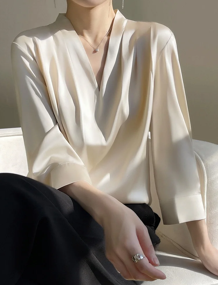 

Silk Satin irt Women's V-ne Svel Ele Versatile Top Sweet Sle Pure Color Straight Cut Autumn Faion 2023