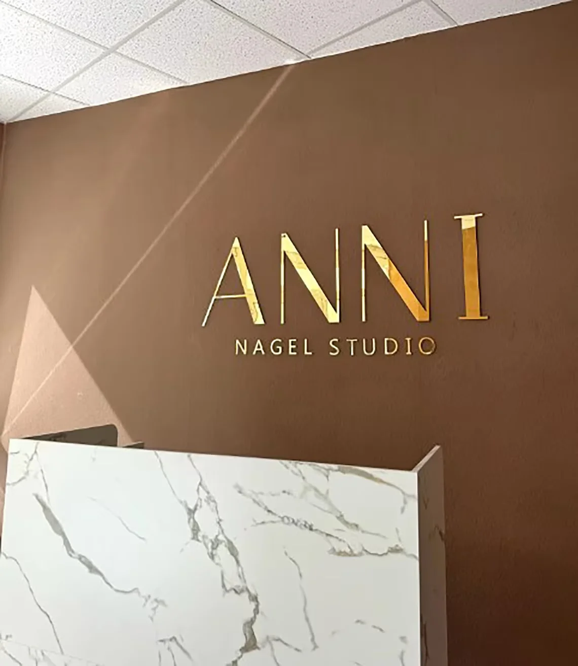 

Personalized Gold mirror Business Wall Sign,Custom Acrylic business logo sign,Beauty Salon Sign,nail bar,modern office gifts