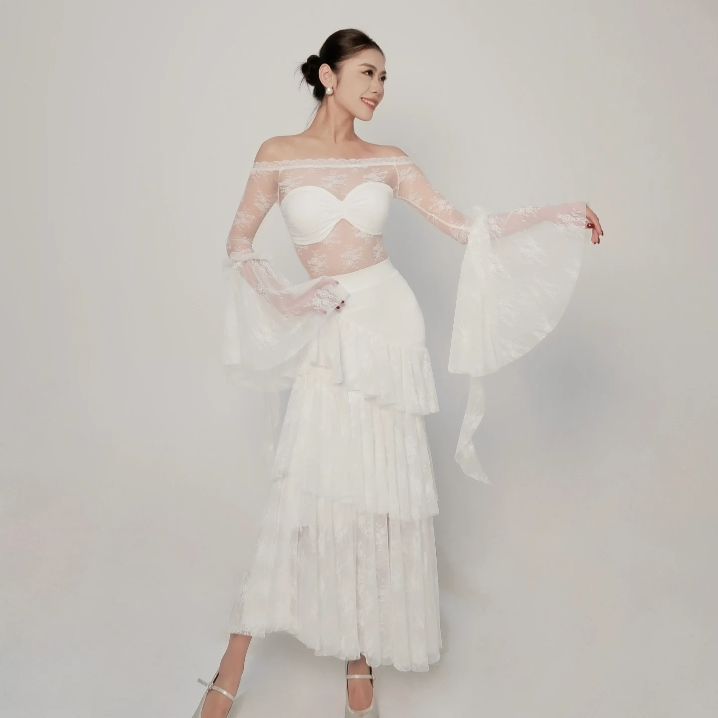 ชุดเต้นรำบอลรูมเซ็กซี่ ผ้าลูกไม้ คอเสื้อแบบเรือ กระโปรงระบาย ชุดเต้นวอลซ์ ชุดแสดง ชุดฝึกซ้อม ชุดแข่งขัน รุ่น BL17973