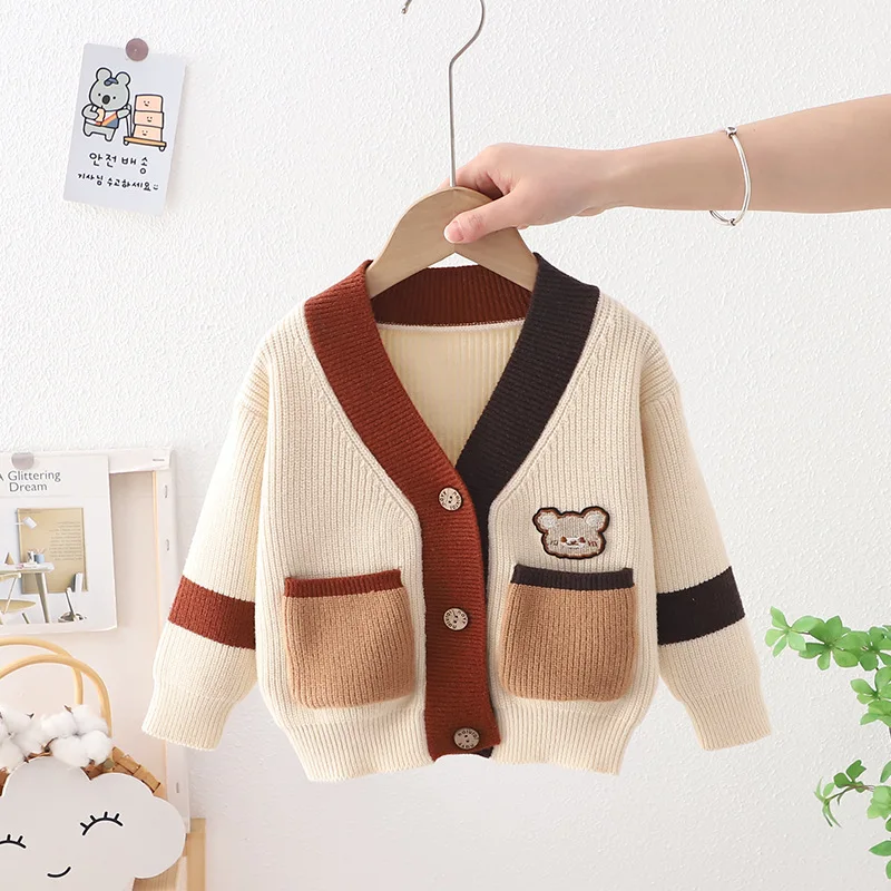 First Order Reduction Of 10RMB Knitted Cardigan Boys And Girls Sweater Coat Button Top Beautiful And Cute To Wear On The Outside