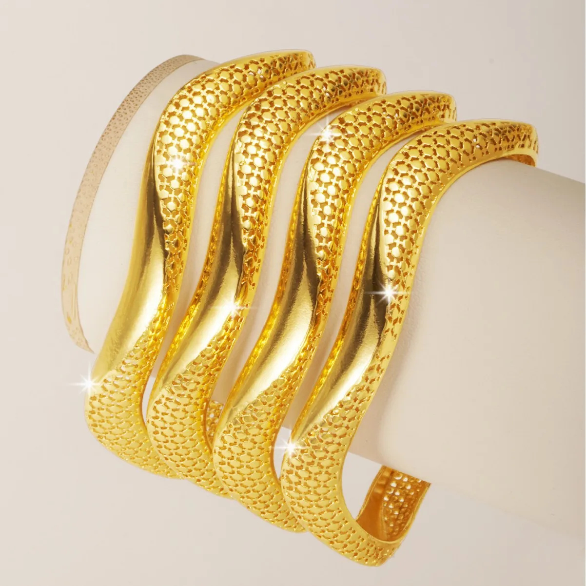 9999 gold Middle East Saudi Arabia irregular hollowed-out bracelet - Exaggerated and high-end style bracelet hand ring