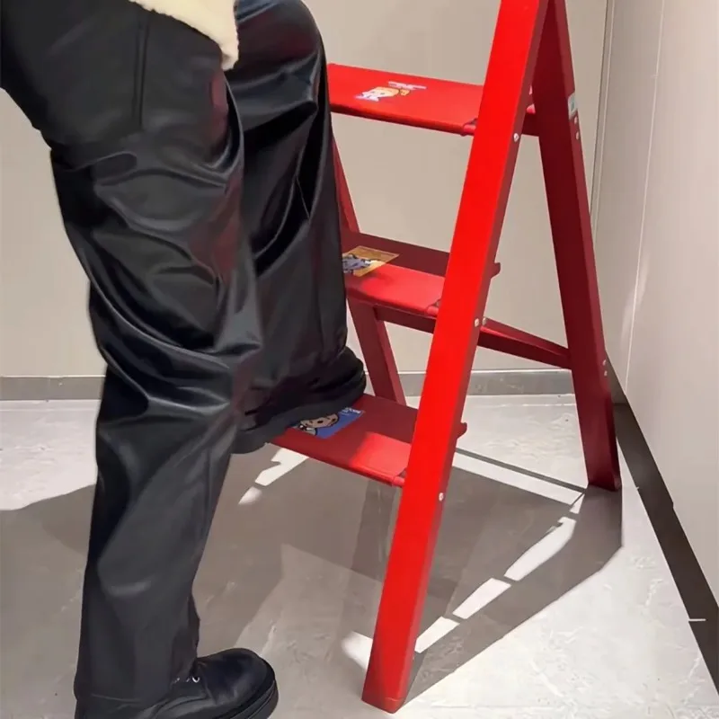 บันไดพับแบบก้างปลา พร้อมแผ่นรองกันลื่น สีแดง รุ่นพับได้สำหรับใช้ในบ้าน ประหยัดพื้นที่ แข็งแรง รับน้ำหนักได้ 150 กก.