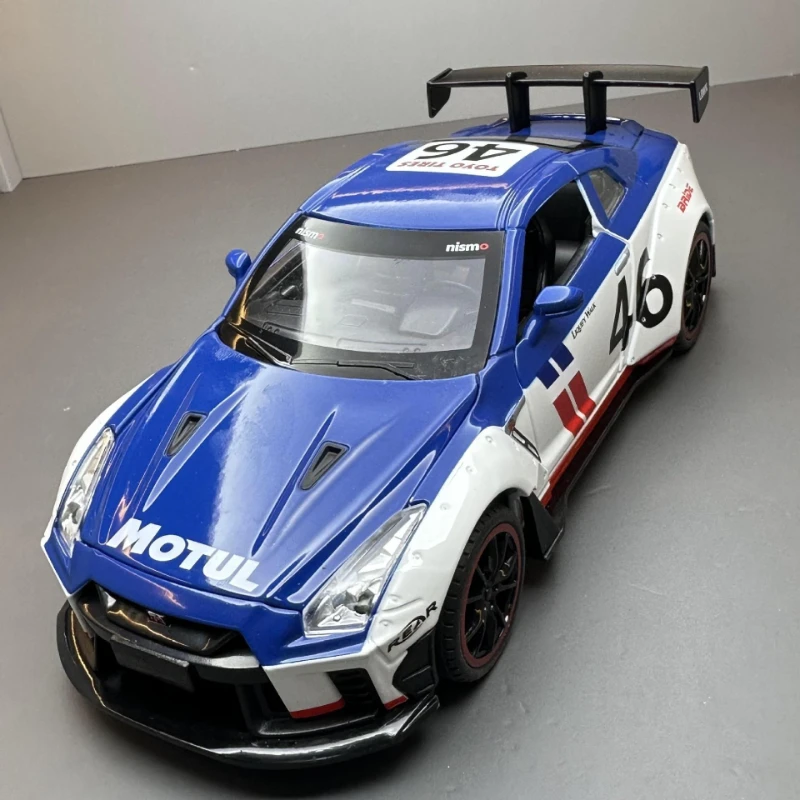1:22 GTR R35 Sports Car Model Alloy Diecasts Metal Racing Car Vehicles Model Simulation Sound Light Toy Collection Gift