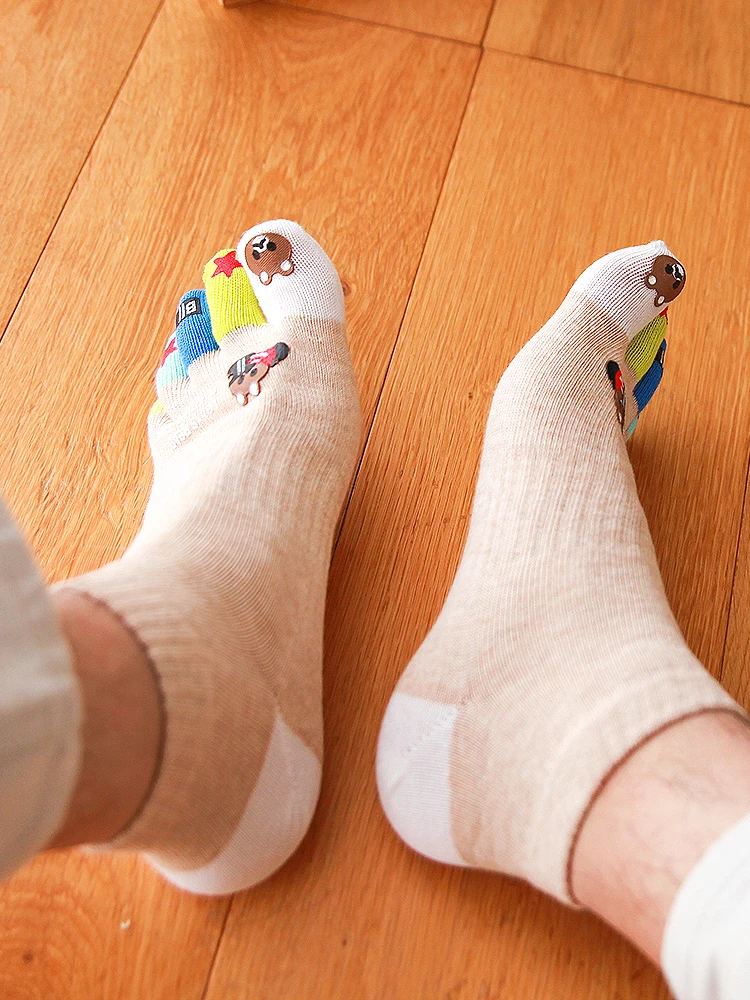 

4 пары весенних мужских новых носков с пятью пальцами с героями мультфильмов, дезодоранты, впитывающие пот, дышащие хлопковые носки с раздельным носком и низкой трубкой