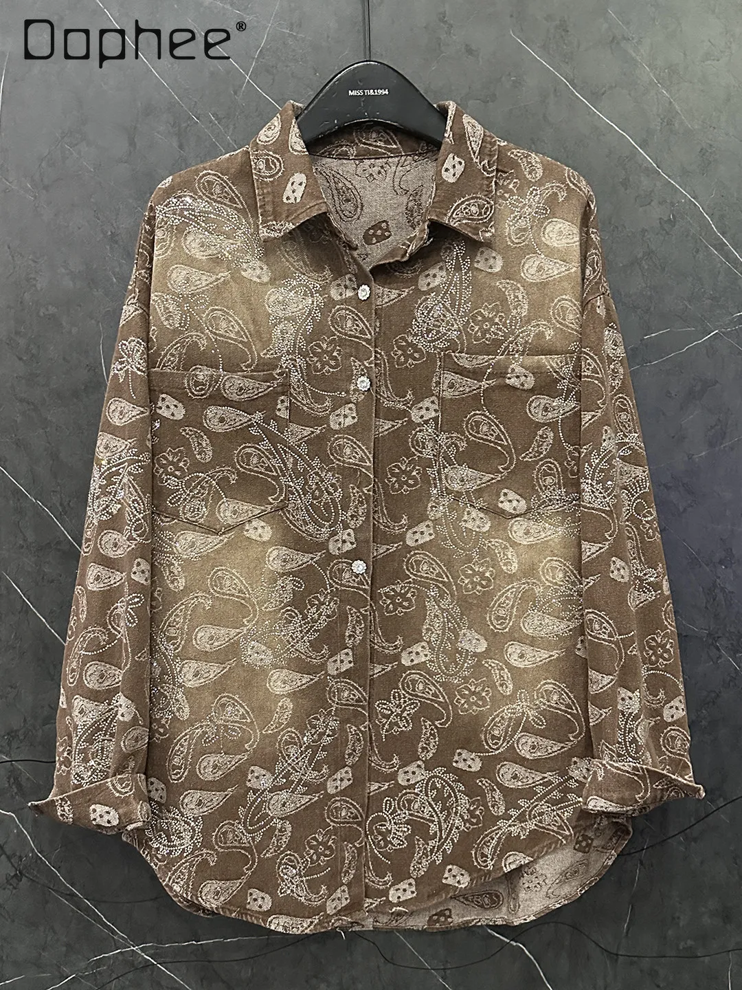 

Весенне-осенняя джинсовая куртка-рубашка со стразами и длинными рукавами для тяжелой промышленности для женщин, свободный повседневный модный топ средней длины