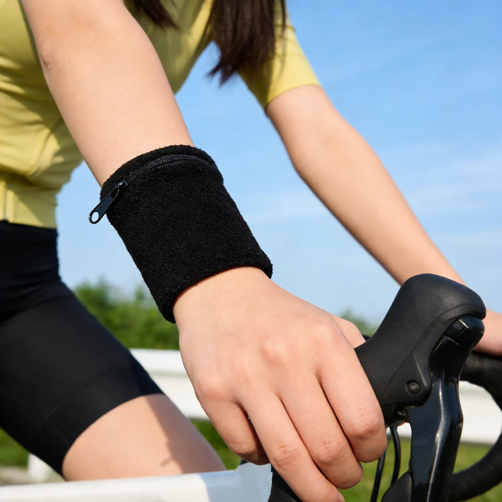 

Комплект из 2 спортивных наручных кошельков-повязок для бега, хлопковые, с карманом на молнии, для хранения ключей, карт и наличных, 2 цвета, 3,7x3,3 дюйма