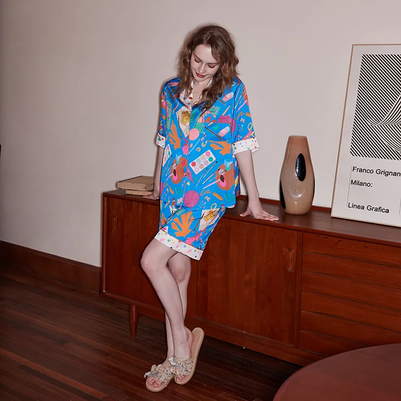 HELLOMARCEL Blue Stationery Women'S Casual Printed Short-Sleeved And Shorts Pajama Set Made Of Faux Silk