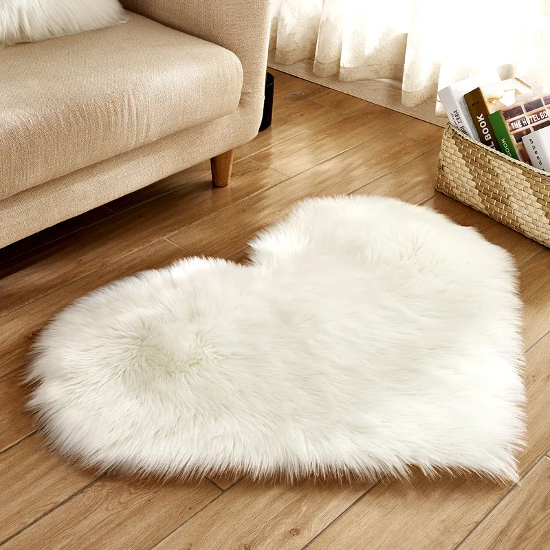 Big Red Plush Carpet Imitation Wool Heart Shaped Carpet Floor Mat Cute Girly Heart Shaped Carpet Decoration Home Ornament