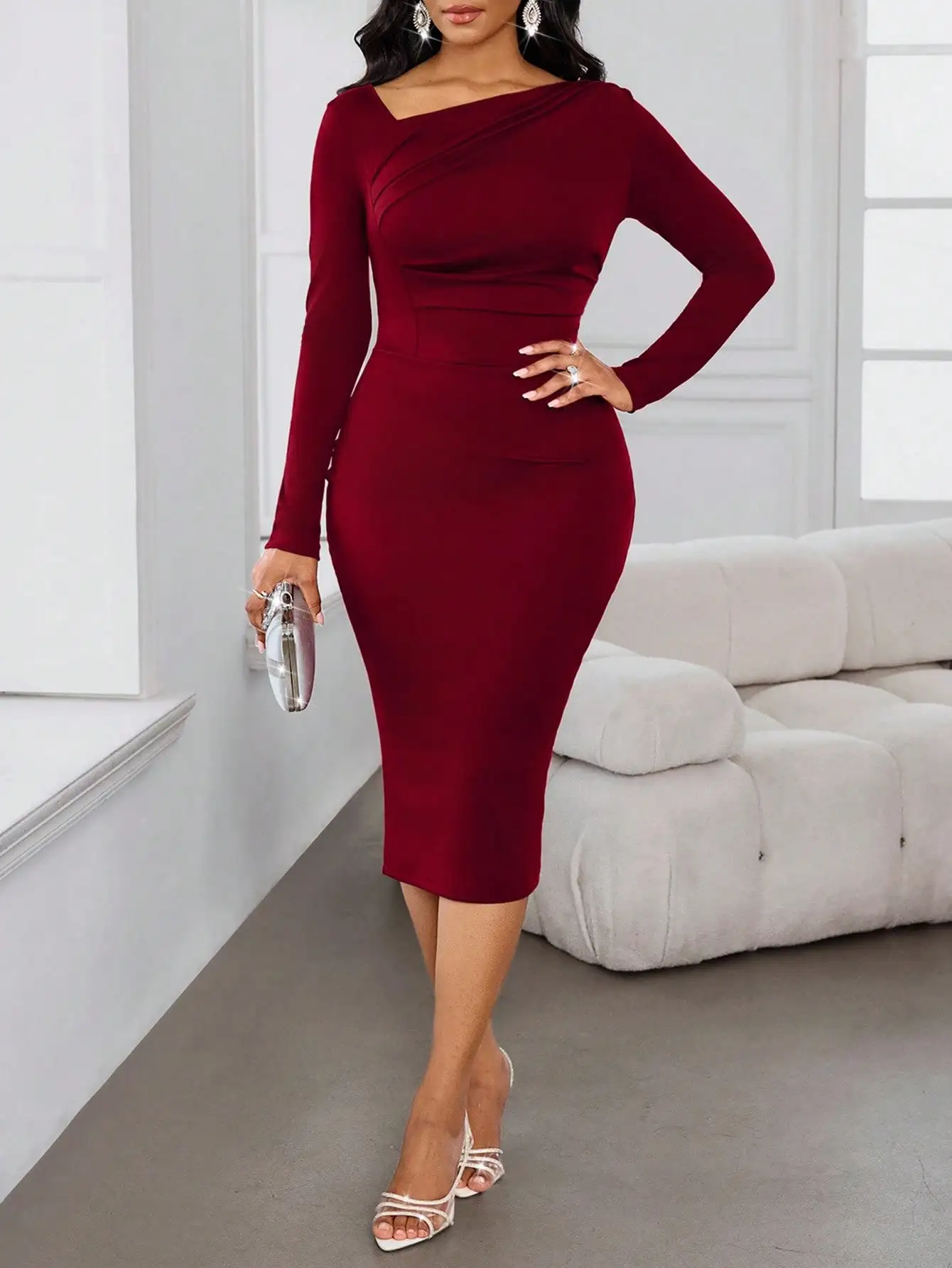 فستان ميدي أنيق باللون العنابي بياقة غير متماثلة للنساء، بأكمام طويلة وتصميم ضيق للحفلات والسهرات