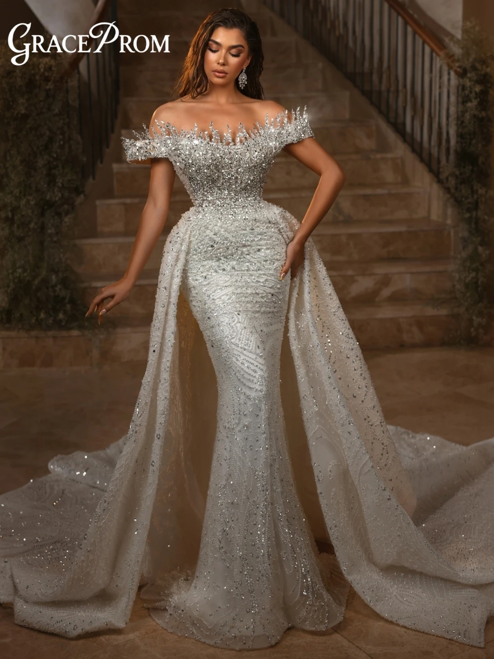 

Gorgeous Vintage Crystal-Embellished Bridal Gown Noble Mermaid Silhouette With Detachable Train Luxury Sparkle Wedding Dress