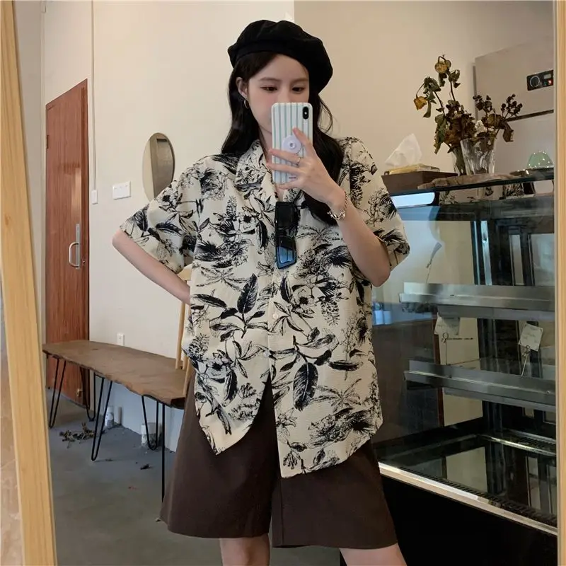 

2025 New Summer Retro Hong Flavor Floral Short-sleeved Shirt For Women Hawaiian Beach Shirt Versatile Loose Top