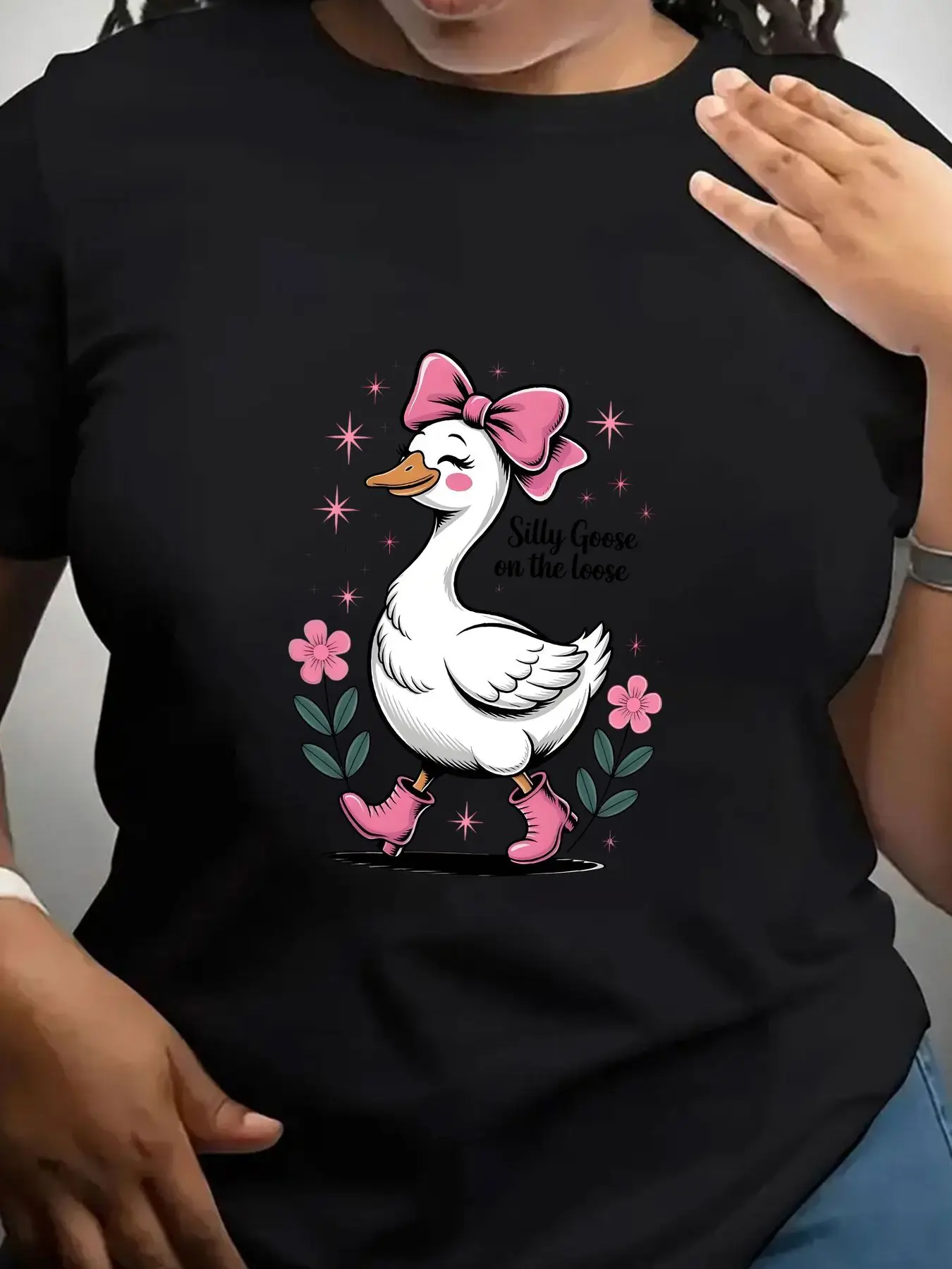 Women's Trendy Crew Neck T-Shirt Silly Goose on the Loose Suitable for Casual Sportswear