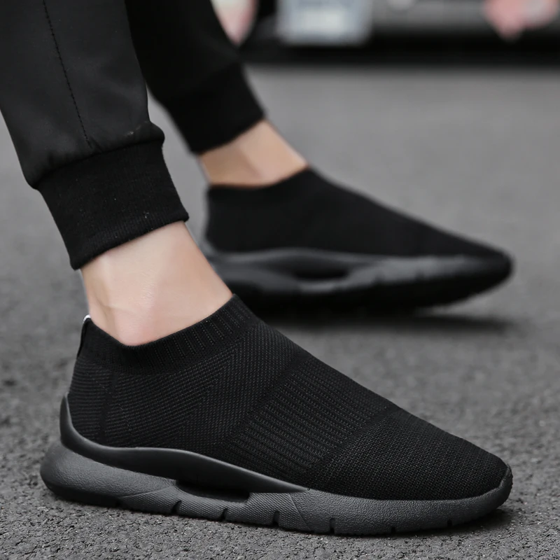 

Pure Black Men's Chef Shoes Anti-Slip Breathable Soft Bottom Lightweight Casual Kitchen Work Safety Shoes Spring Season